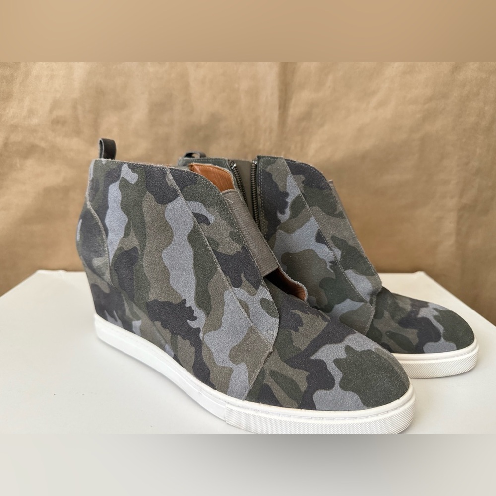 Linea Paolo camo wedge sneakers side zipper soft suede leather 9.5
